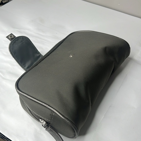 Bentley Fragrances Makeup Dopp Clutch Bag - Picture 6 of 8